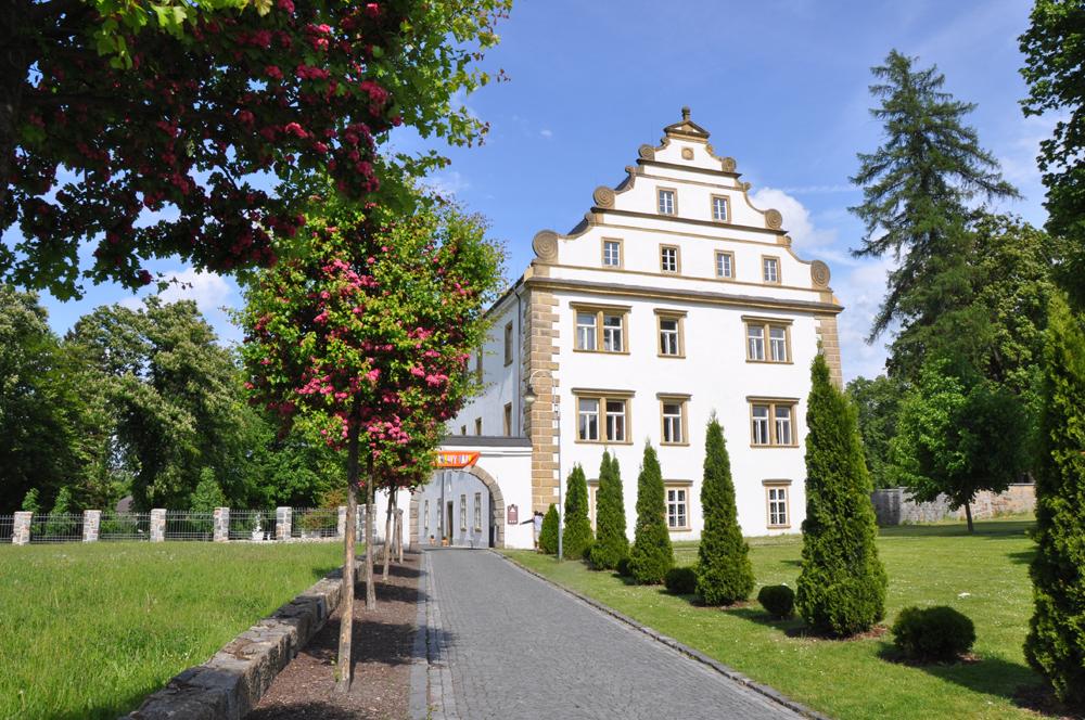 Z�mek �luknov - region�ln� informa�n� centrum �esk�ho nizozem�