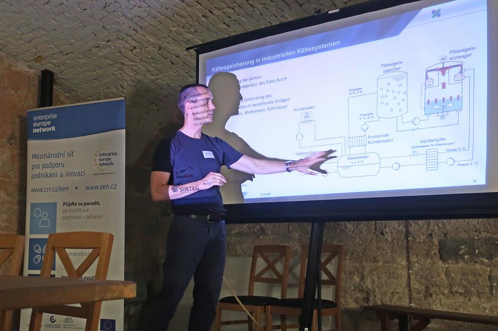 Mathias Safarik z Institutu pro vzduchotechniku a chlad�c� techniku v Dr��anech.