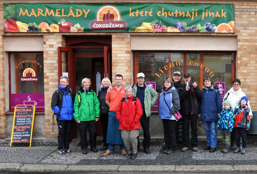 Turist� u provozovny firmy �okod�emy, s.r.o.